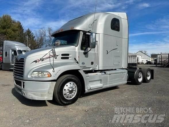 Mack PINNACLE CXU613 Conventional Trucks / Tractor Trucks
