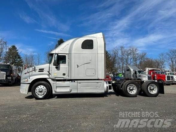 Mack PINNACLE CXU613 Conventional Trucks / Tractor Trucks