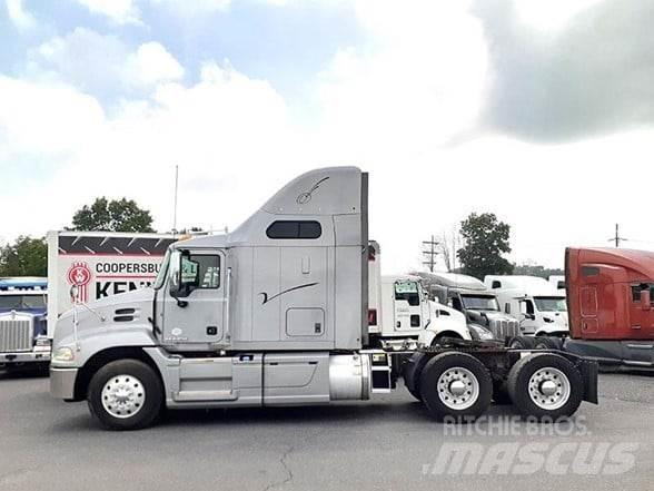Mack PINNACLE CXU613 Conventional Trucks / Tractor Trucks