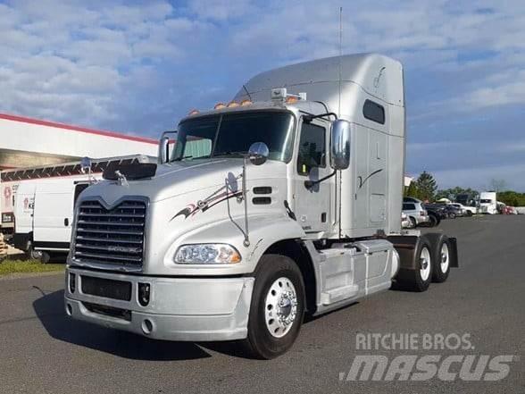 Mack PINNACLE CXU613 Conventional Trucks / Tractor Trucks