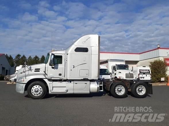 Mack PINNACLE CXU613 Conventional Trucks / Tractor Trucks