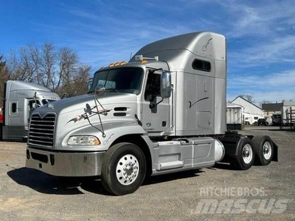 Mack PINNACLE CXU613 Conventional Trucks / Tractor Trucks