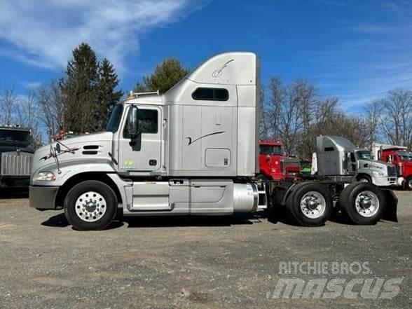 Mack PINNACLE CXU613 Conventional Trucks / Tractor Trucks