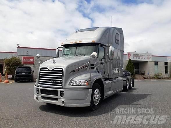 Mack PINNACLE CXU613 Conventional Trucks / Tractor Trucks