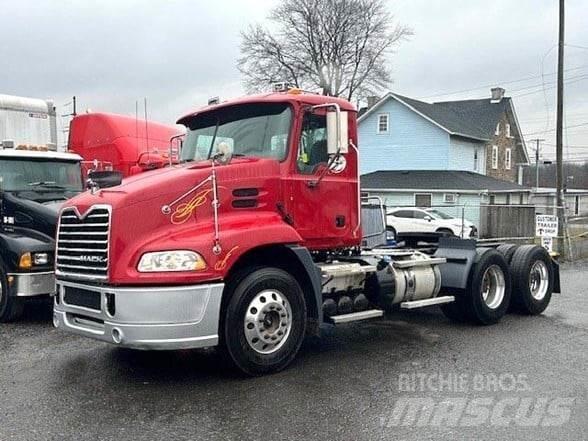 Mack PINNACLE CXU613 Conventional Trucks / Tractor Trucks