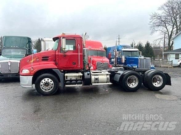 Mack PINNACLE CXU613 Conventional Trucks / Tractor Trucks
