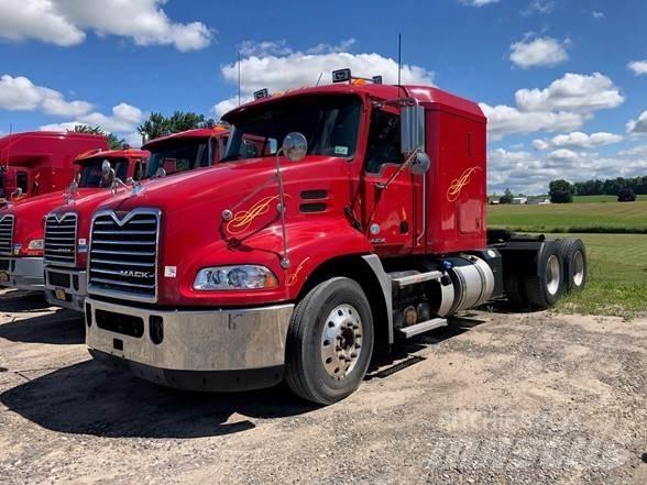 Mack PINNACLE CXU613 Conventional Trucks / Tractor Trucks