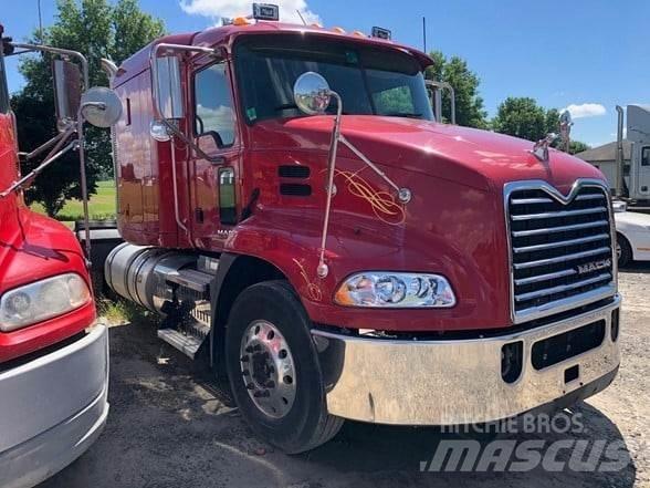 Mack PINNACLE CXU613 Conventional Trucks / Tractor Trucks