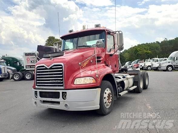 Mack PINNACLE CXU613 Conventional Trucks / Tractor Trucks