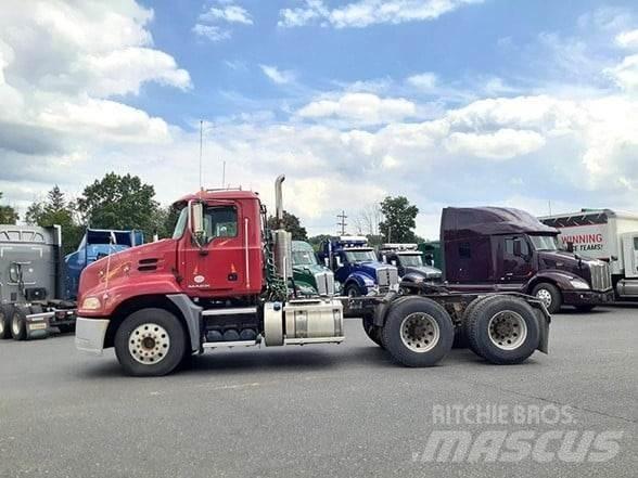Mack PINNACLE CXU613 Conventional Trucks / Tractor Trucks
