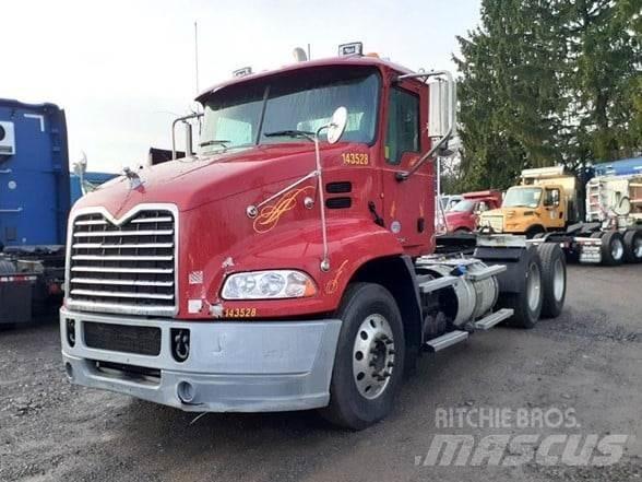 Mack PINNACLE CXU613 Conventional Trucks / Tractor Trucks