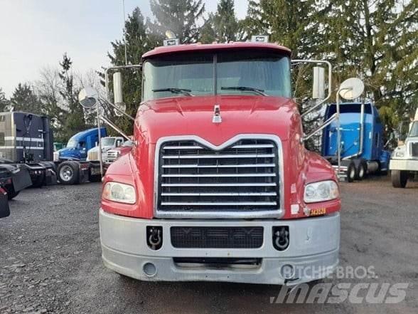 Mack PINNACLE CXU613 Conventional Trucks / Tractor Trucks