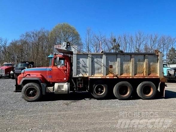Mack RD688S Dump Trucks