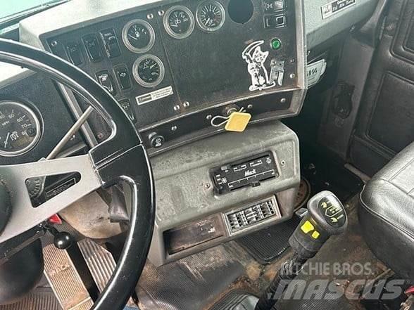 Mack RD688SX Dump Trucks