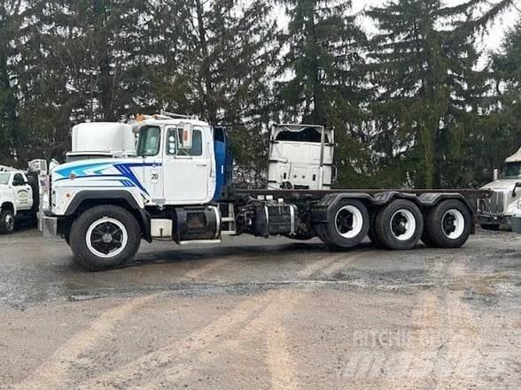 Mack RD690 Garbage Trucks / Recycling Trucks