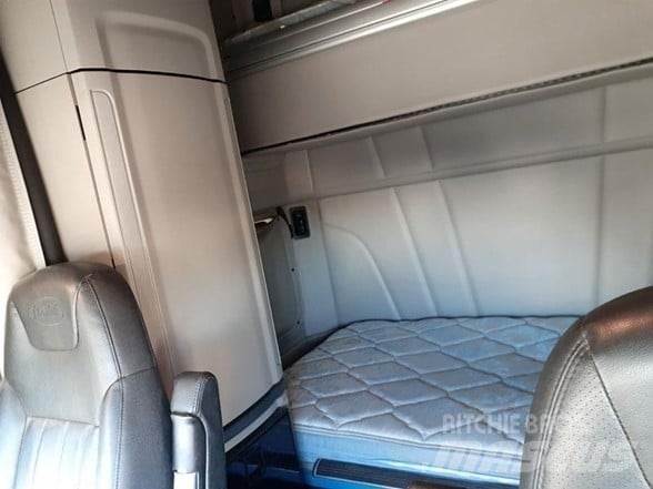 Peterbilt 579 Conventional Trucks / Tractor Trucks