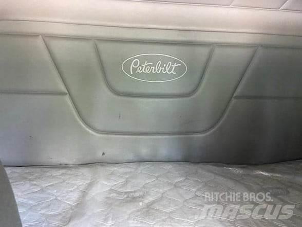 Peterbilt 579 Conventional Trucks / Tractor Trucks