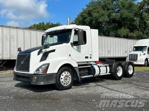 Volvo VNL64T300 Conventional Trucks / Tractor Trucks