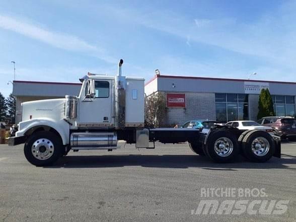 Western Star 4900 Conventional Trucks / Tractor Trucks
