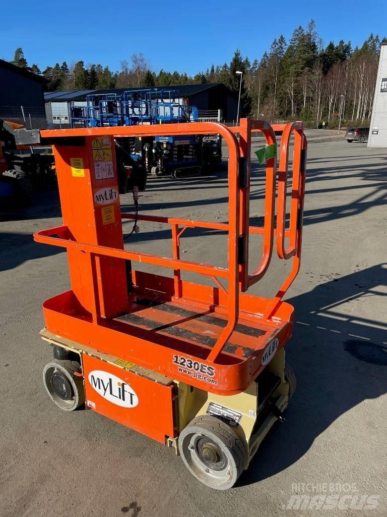 JLG 1230 Scissor Lifts