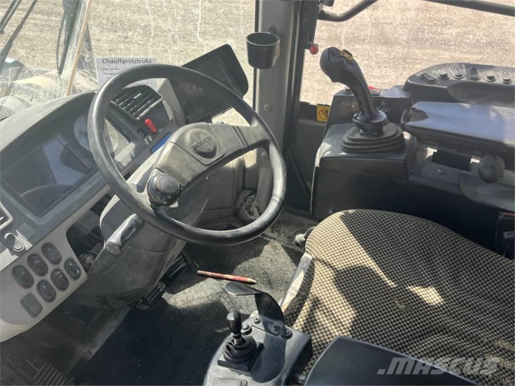 Komatsu WA470-7 Wheel Loaders