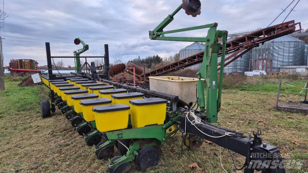 John Deere 1760 Planters