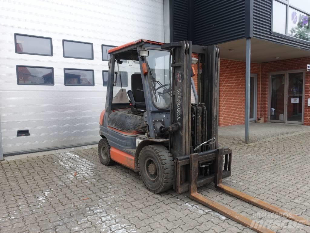 Toyota 02-6 FDF 25 Diesel Forklifts