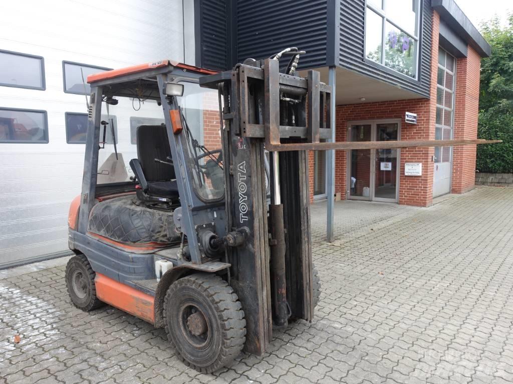 Toyota 02-6 FDF 25 Diesel Forklifts