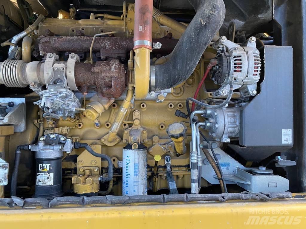 CAT MH3022 Waste / Industry Handlers