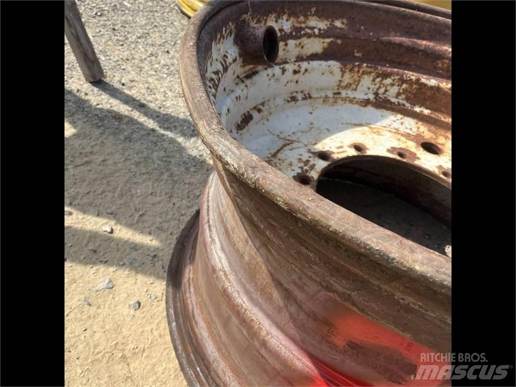 Komatsu 941 24x34 Tires, wheels and rims