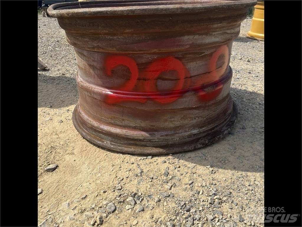 Komatsu 941 24x34 Tires, wheels and rims