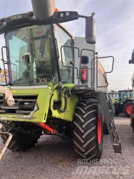 CLAAS TRION 530 Combine Harvesters