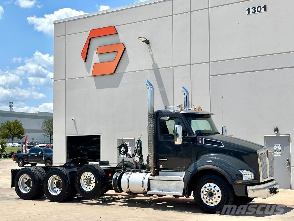 Kenworth T 880 Conventional Trucks / Tractor Trucks