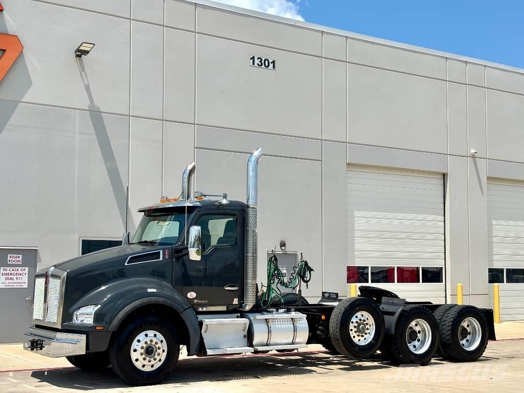 Kenworth T 880 Conventional Trucks / Tractor Trucks