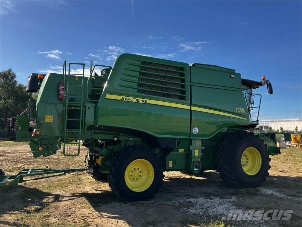 John Deere T660i Combine Harvesters