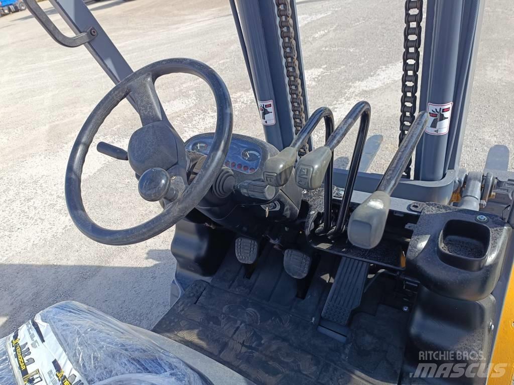 Komatsu FD30T-14 Misc Forklifts