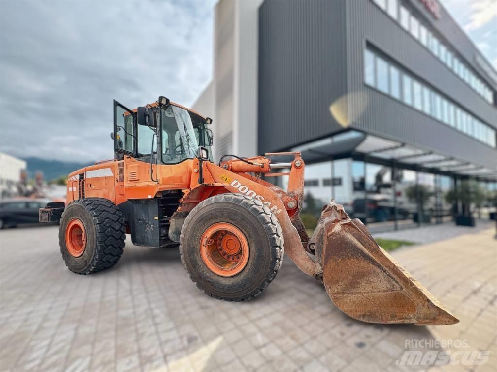 Doosan DL 300 Wheel Loaders