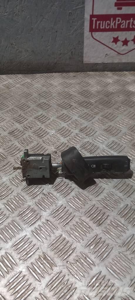 Volvo FH 12   21670857 Cabins and interior