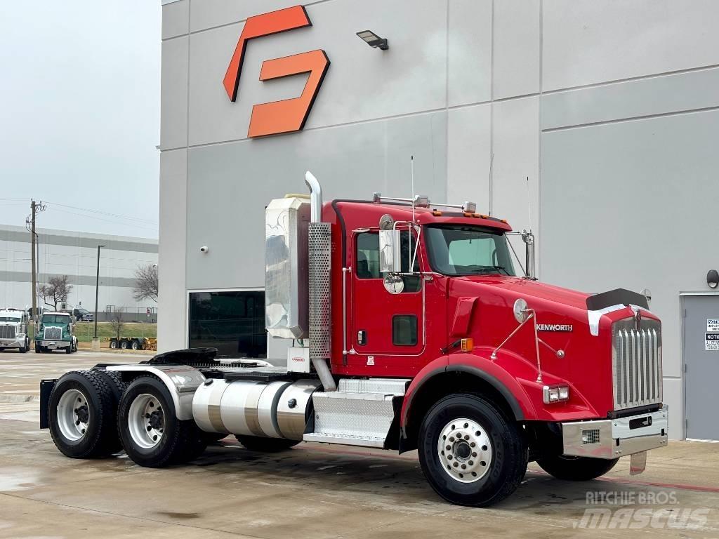 Kenworth T 800 Conventional Trucks / Tractor Trucks