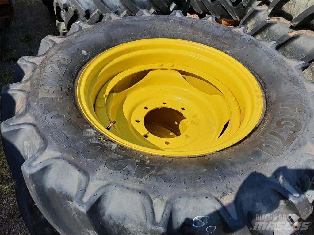 Mitas 420/70R28 x2 Tires, wheels and rims