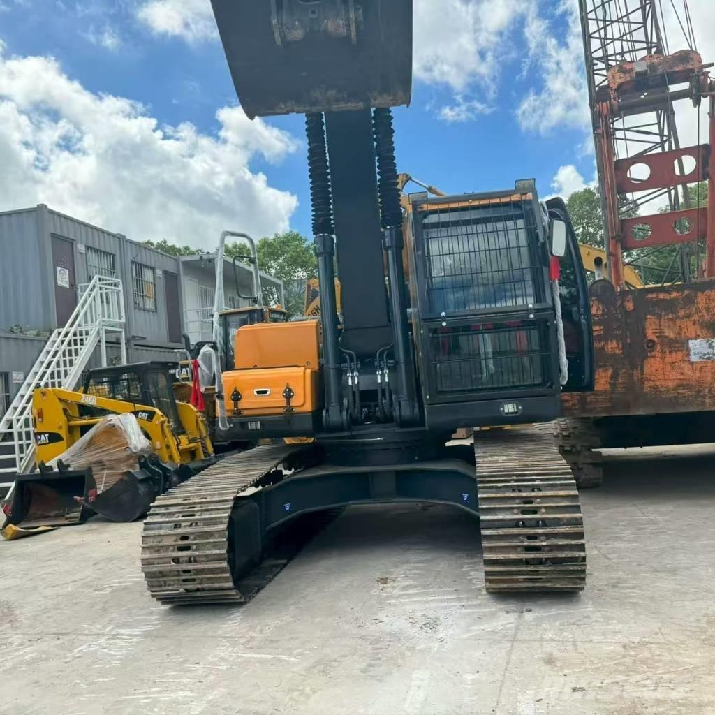Hyundai 220 Mini excavators  7t - 12t