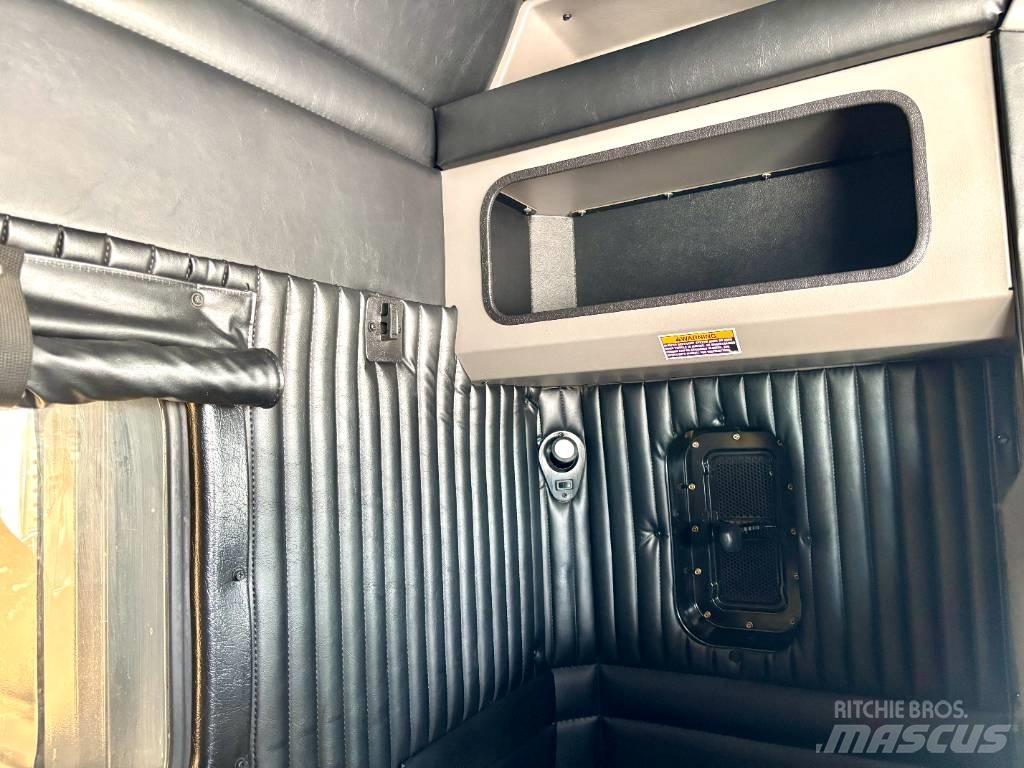 Kenworth W 900 Conventional Trucks / Tractor Trucks