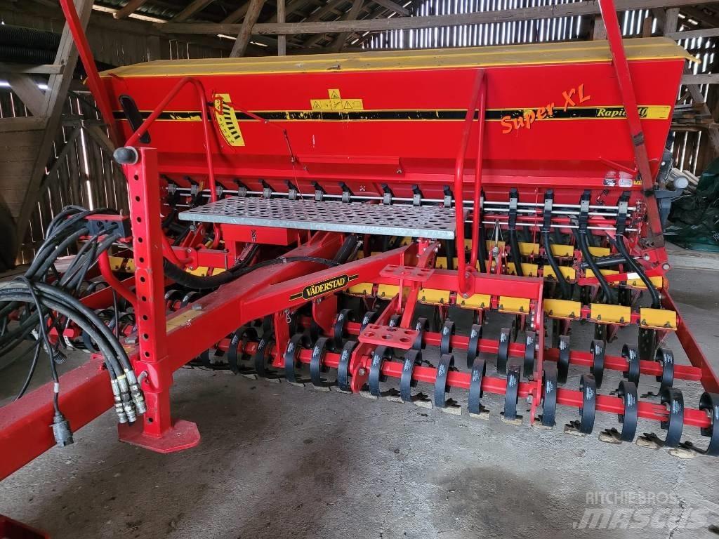 Väderstad Rapid400C Farm Drills