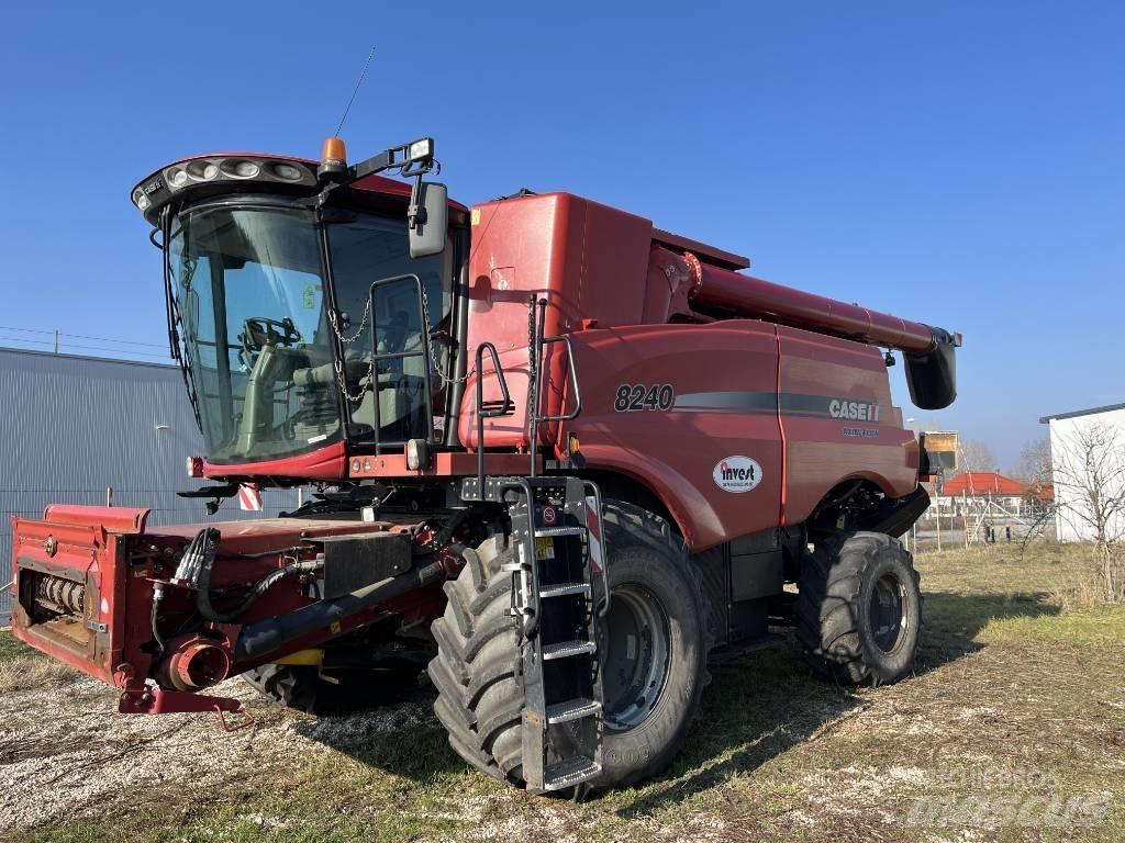 Case IH AF8240 Combine Harvesters