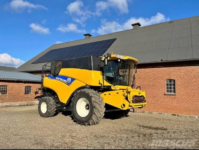 New Holland CR 9080 Combine Harvesters