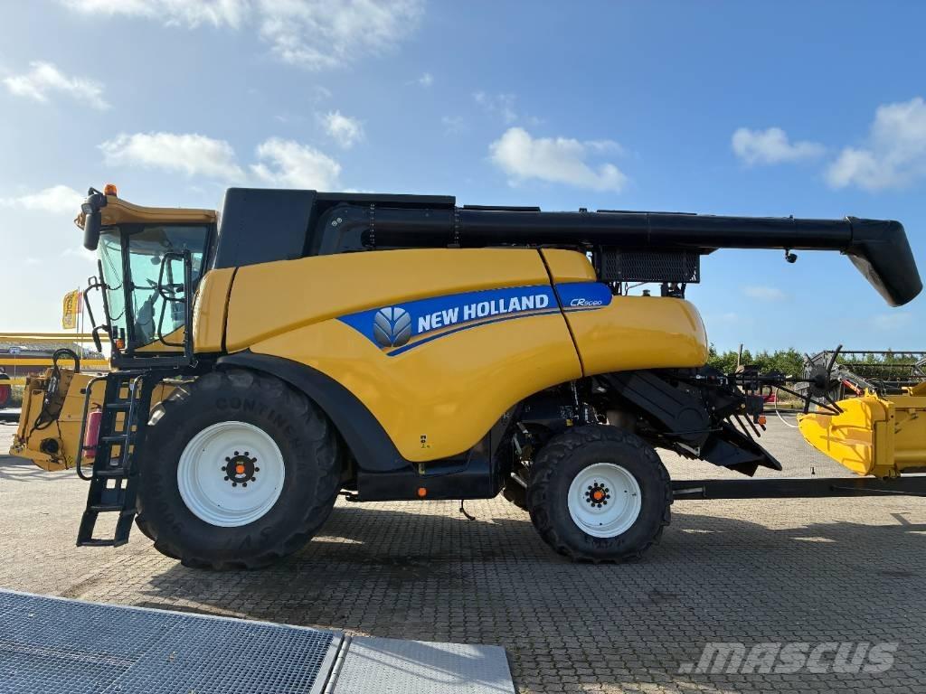 New Holland CR 9080 Combine Harvesters