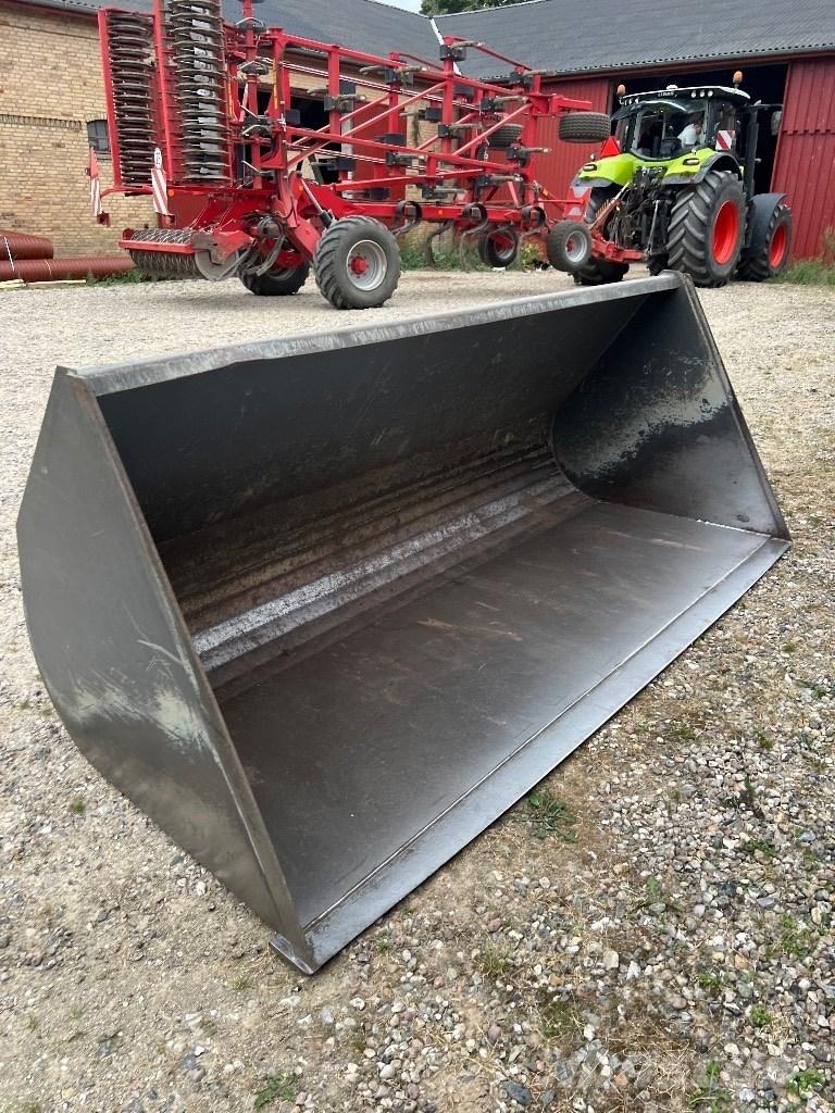 MO Kornskovl Front Loader Accessories