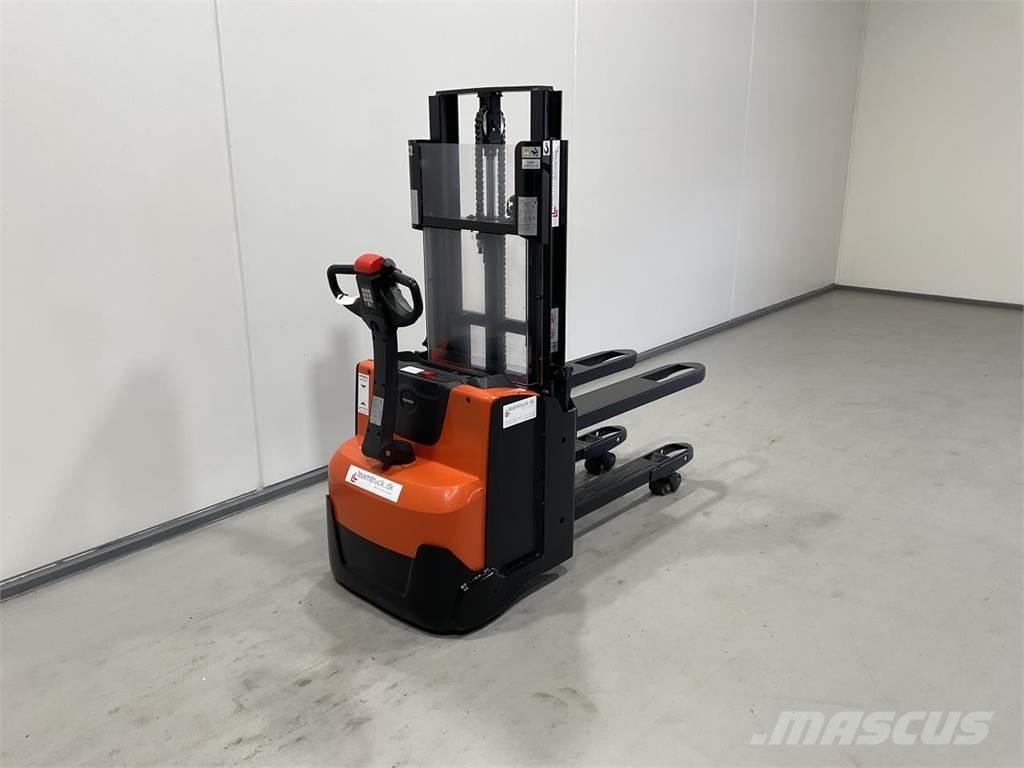 Toyota SWE200D Self Propelled Stackers