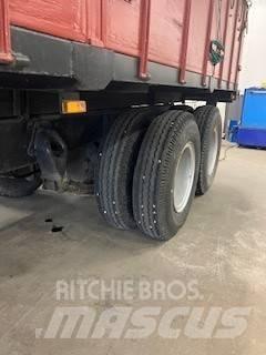  11,00-20 Däck & fälg Tires, wheels and rims