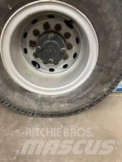  11,00-20 Däck & fälg Tires, wheels and rims